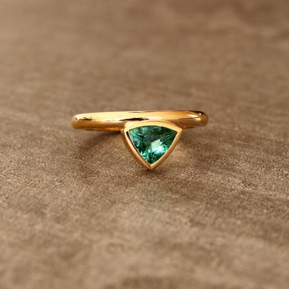 Gold ring with tourmaline trillion