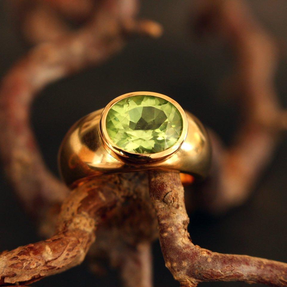 Goldring 18ct. mit Peridot