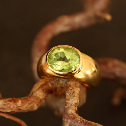 Goldring 18ct. mit Peridot