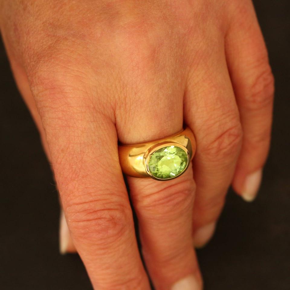 Goldring 18ct. mit Peridot