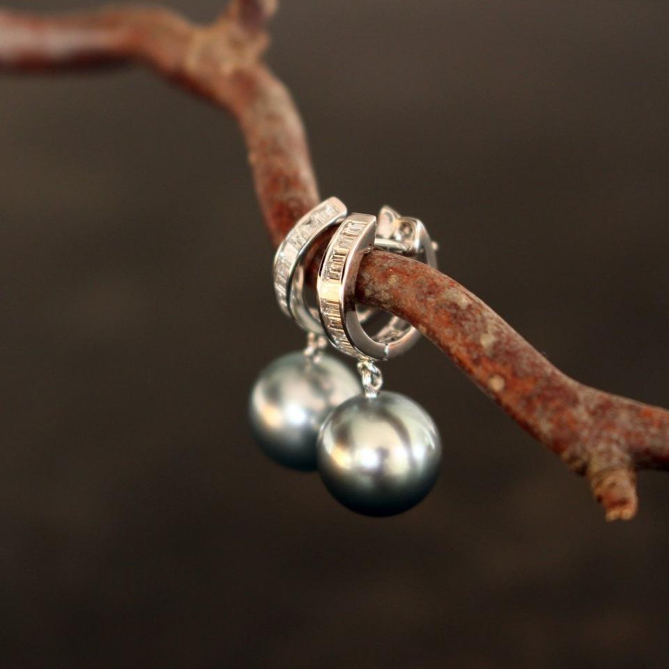 diamond earrings with Tahitian pearl