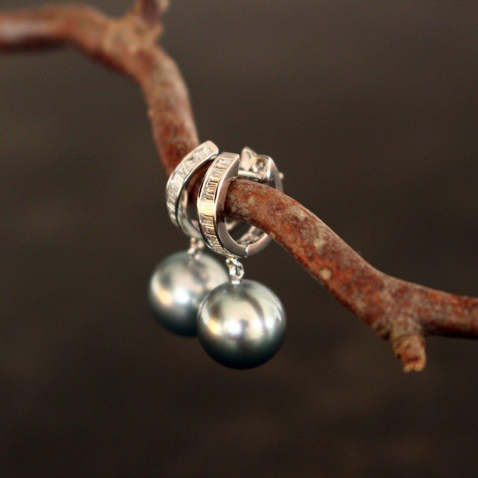 diamond earrings with Tahitian pearl