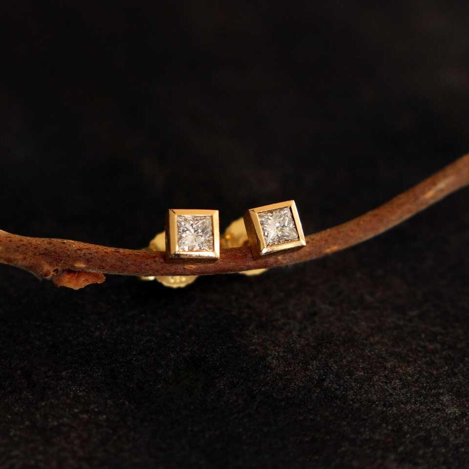 18ct gold earrings with princess cut diamonds