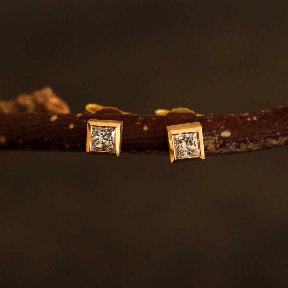 18ct gold earrings with princess cut diamonds