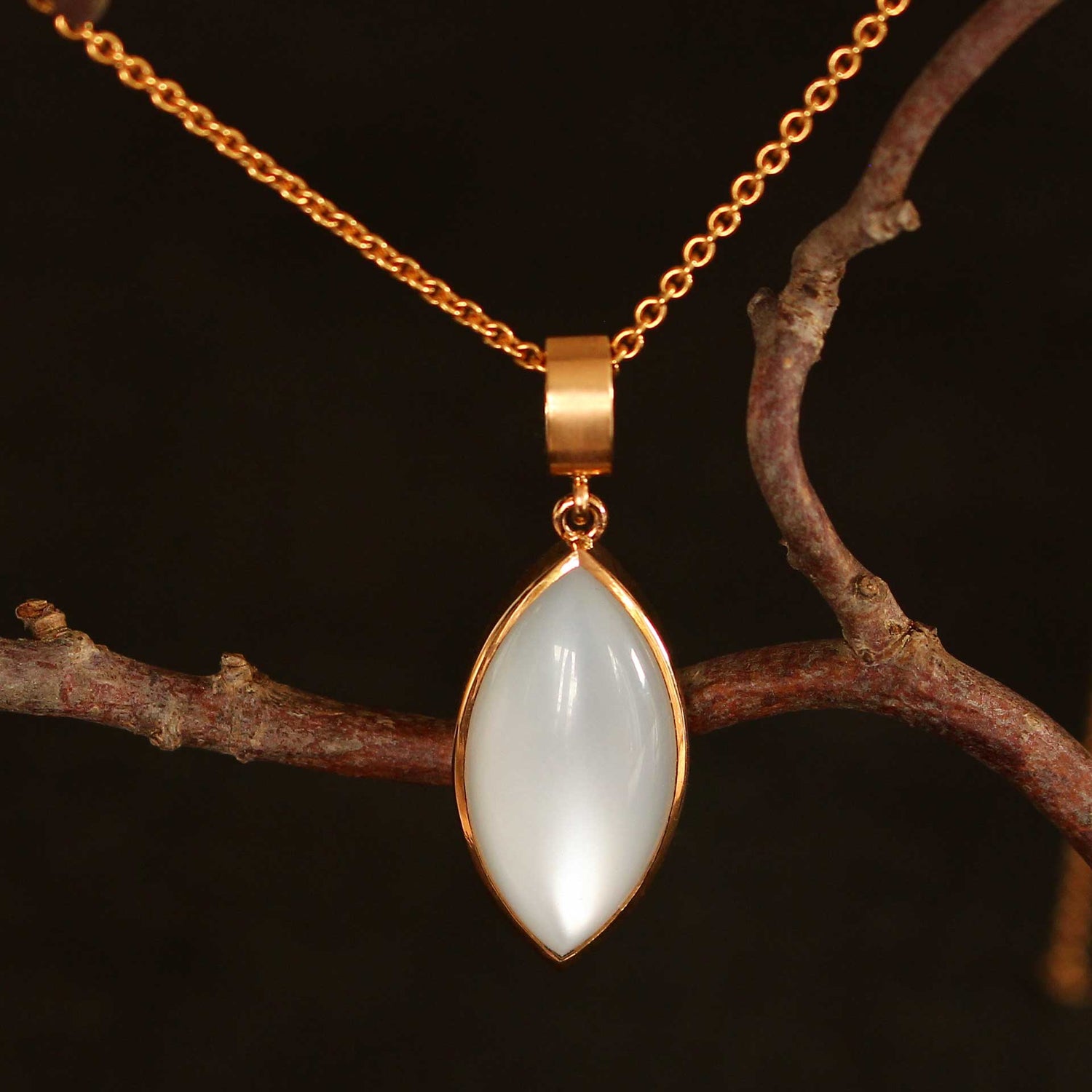 Gold pendant moonstone, 18ct. red gold