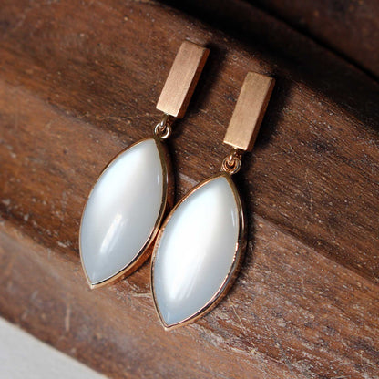 Earrings red gold with moonstone