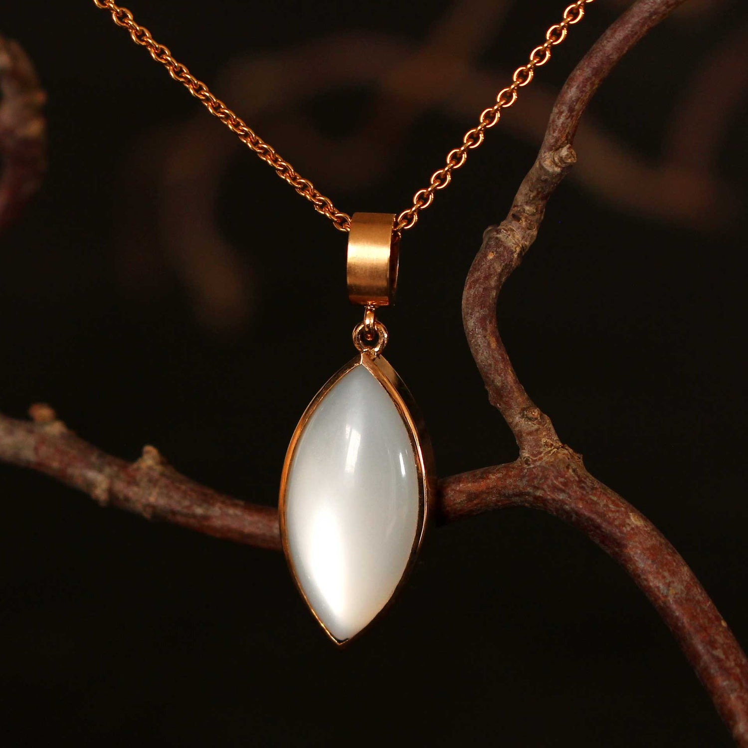 Gold pendant moonstone, 18ct. red gold