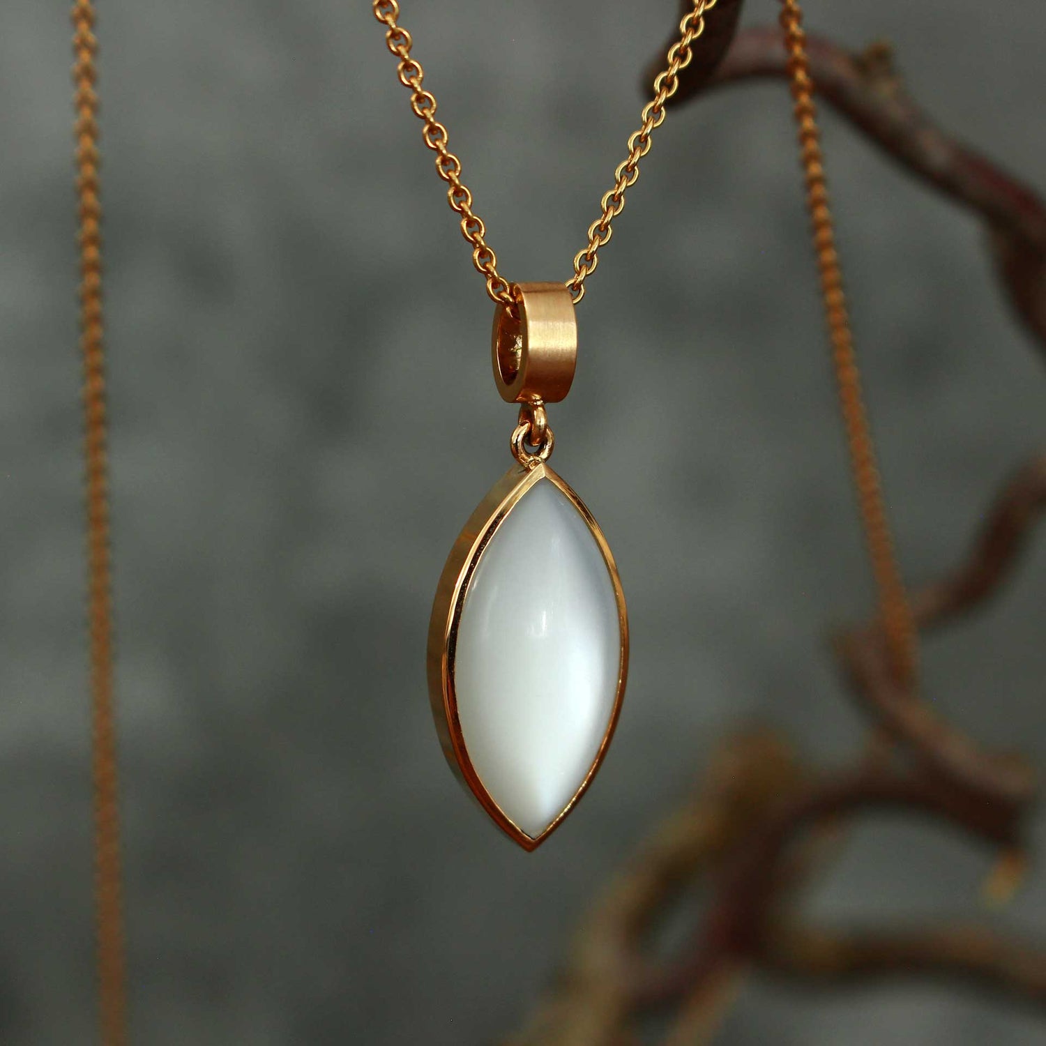 Gold pendant moonstone, 18ct. red gold